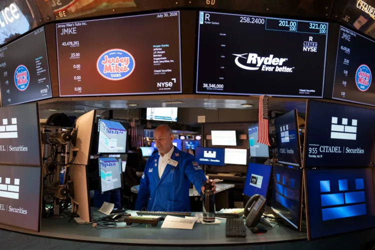 US stocks rise to finish a wild July